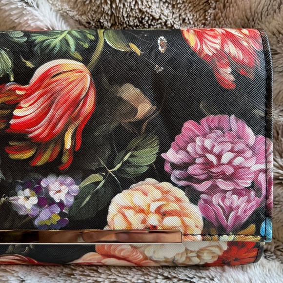 NWT Black and Floral Pattern Clutch Purse with silver hardware - Picture 6 of 6